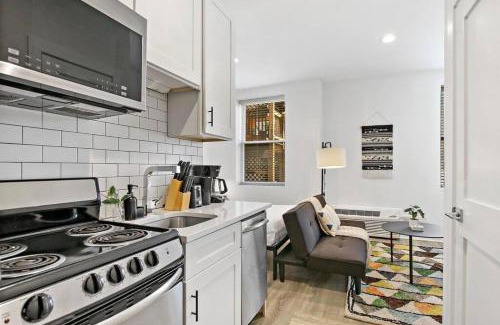 Buena Park Apartamento | Cozy Studio Apt with In-Unit Laundry and Wi-Fi! - Montrose 111