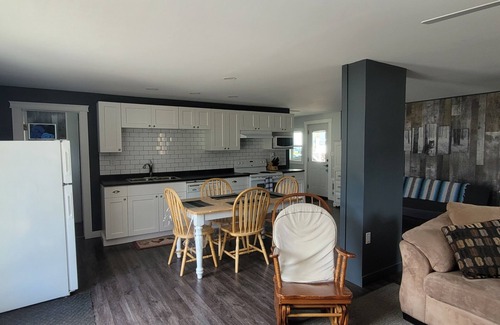 Okanagan-Similkameen Cabina | cozy studio cabin on 20 scenic acres over looking mountains and Hayes creek