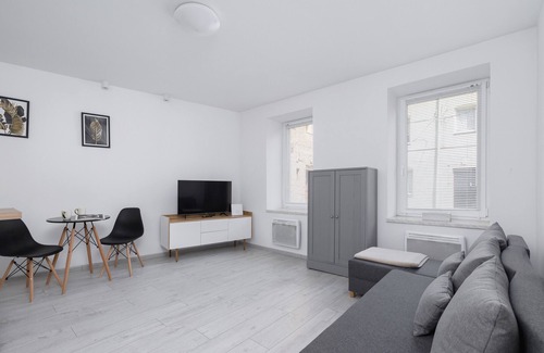 Chorzow Apartamento | Cozy Studio Chorzow by Renters