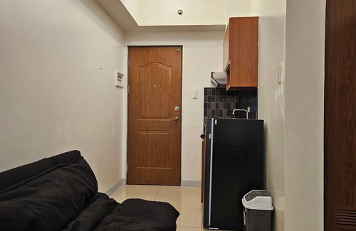 San Lorenzo Condominio | Cozy studio condo with WiFi, AC in beautiful Makati