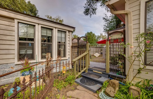 Tomball Apartamento | Cozy Studio Cottage in Downtown Tomball!