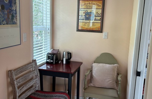 Petaluma Apartamento | Cozy Studio Cottage in Old Downtown Petaluma