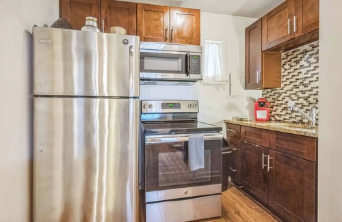 Melrose Apartamento | Cozy Studio for 2, Highly Walkable + Close to DT!