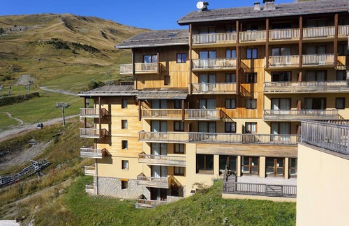 Orcieres-Merlette Apartamento | Cozy Studio for 2 on Ski Slopes with Pool, Parking, and Free Wi-Fi