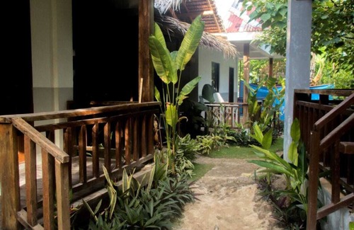 Catangnan Casa | Cozy studio for group of friends or family in General Luna with WiFi and AC