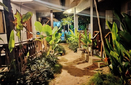 Catangnan Casa | Cozy studio for group of friends or family in General Luna with WiFi and AC