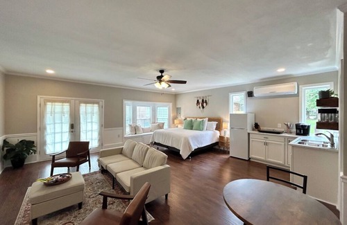 Jacksonville Apartamento | Cozy studio in adorable Jacksonville with WiFi, AC, Kitchenette.