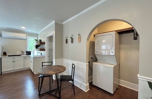 Jacksonville Apartamento | Cozy studio in adorable Jacksonville with WiFi, AC, Kitchenette.