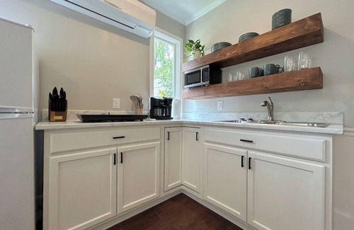 Jacksonville Apartamento | Cozy studio in adorable Jacksonville with WiFi, AC, Kitchenette.
