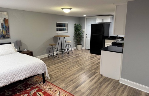 Dallas Apartamento | Cozy studio in amazing Dallas with AC, WiFi