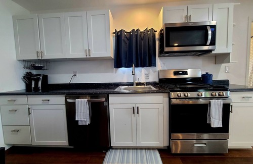 Sugar House Apartamento | Cozy Studio in beautiful SugarHouse, King Bed, WiFi, AC