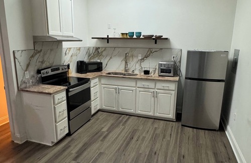 Baker Apartamento | Cozy studio in Baker La with WiFi, AC the perfect home away from home.