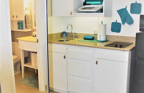 Waikiki Apartamento | Cozy studio in boutique condotel at the heart of Waikiki 2 blocks from the beach