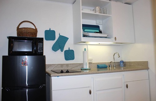Waikiki Apartamento | Cozy studio in boutique condotel at the heart of Waikiki 2 blocks from the beach