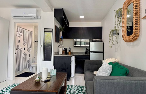 Midtown - Westport Apartamento | Cozy studio in charming Kansas City with AC, WiFi