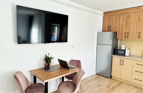 Baia Mare Apartamento | Cozy studio in charming Baia Mare with WiFi, AC and free parking