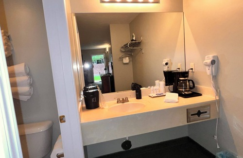 Bellaire Apartamento | Cozy studio in charming Bellaire with AC, WiFi