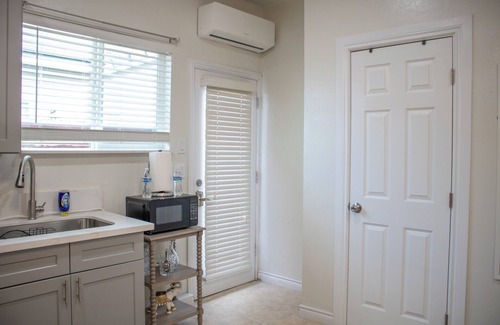 Tulare Apartamento | Cozy studio in fantastic Tulare with WiFi access