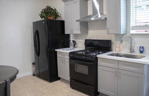 Tulare Apartamento | Cozy studio in fantastic Tulare with WiFi access