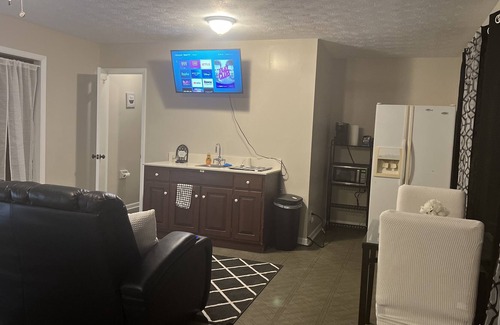 Cedar Hills Apartamento | Cozy studio, in our backyard oasis, pet friendly