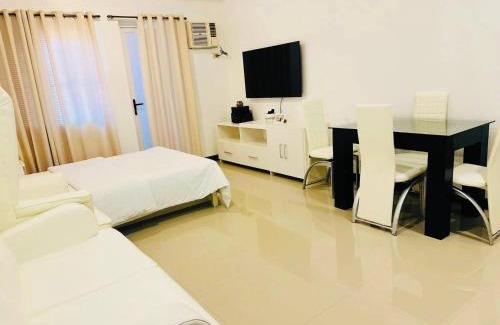Moonwalk Apartamento | Cozy Studio in Paraaque - Perfect for Transients and Long-Stayers Alike