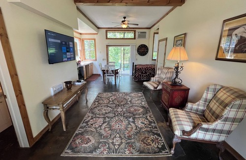 Tahlequah Apartamento | Cozy studio in serene Tahlequah with AC