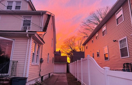 Queens Apartamento | Cozy studio in tranquil Queens with WiFi, AC