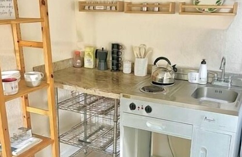Freestone Cabaña | Cozy Studio Loft, Cute Serene Space in the Woods!
