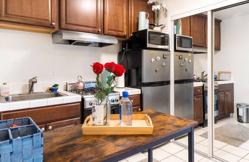 Clarkdale Apartamento | Cozy Studio - Mins to WeWork, Sony Pics & Venice with Parking