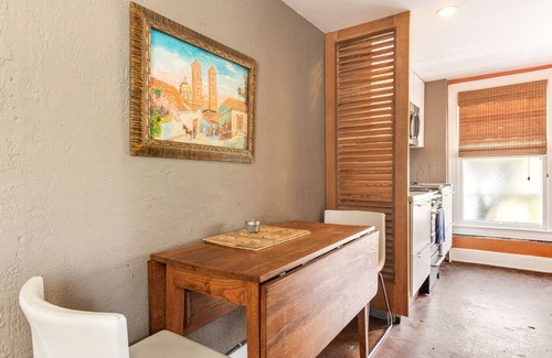Zilker Casa | Cozy Studio Minutes From Barton springs and Downtown