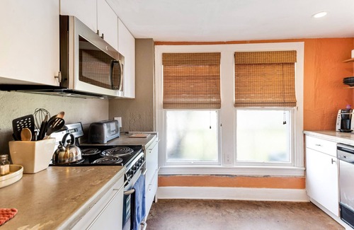 Zilker Casa | Cozy Studio Minutes From Barton springs and Downtown