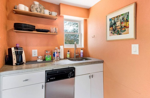 Zilker Casa | Cozy Studio Minutes From Barton springs and Downtown