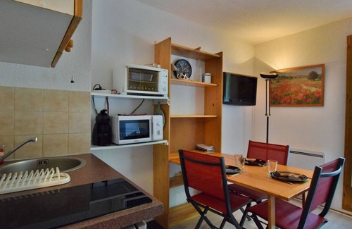 Bernex Apartamento | Estudio acogedor cerca de pistas y senderos