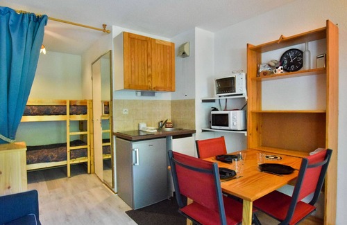Bernex Apartamento | Estudio acogedor cerca de pistas y senderos