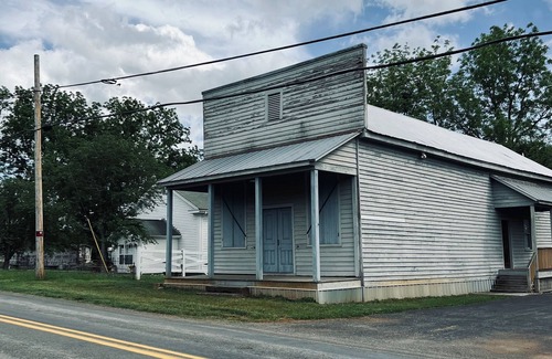 Evington Apartamento | Cozy studio rental situated between Bedford and Lynchburg Virginia