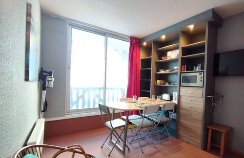 Piau Engaly Apartamento | Cozy Studio Sleeps 4 with Balcony, Ski Locker, and Elevator in Piau-Engaly