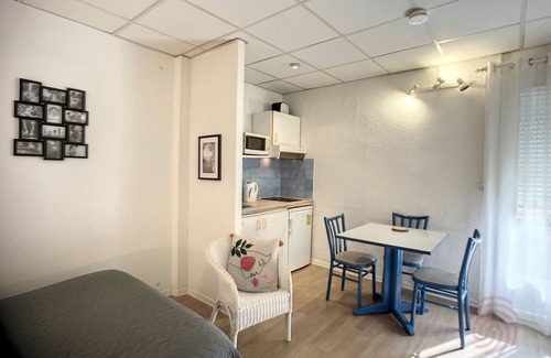Lamalou-les-Bains Apartamento | Apartamento con Balcón y WiFi, a 50m de Balnearios y 100m del Centro, Lamalou-les-Bains