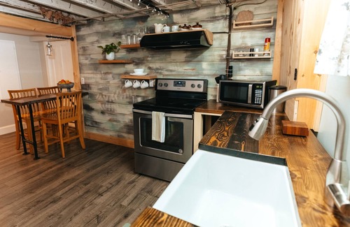 Fifth Ward Apartamento | Cozy studio-walking distance to restaurants, shops & harbor