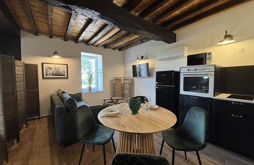 Montaigu-le-Blin Apartamento | Estudio acogedor con bañera balneario cerca de Vichy