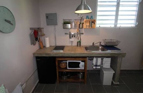 Santurce Apartamento | Cozy Studio-WiFi, Walk to Rests & Beach W/ Parking