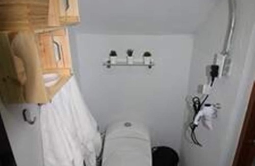 Santurce Apartamento | Cozy Studio-WiFi, Walk to Rests & Beach W/ Parking