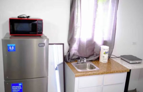 Santurce Apartamento | Cozy Studio with Balcony,, 15 mins walk to Beach