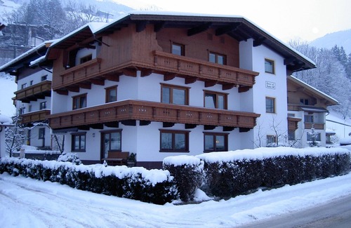 Hippach Apartamento | acogedor estudio con balcón, ideal para 2 personas.
