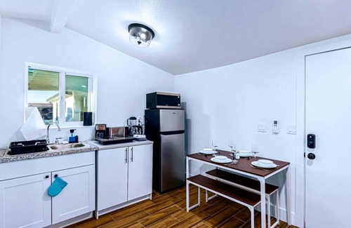 Downtown Phoenix Apartamento | Cozy Studio with King Bed DT Phx Unit C