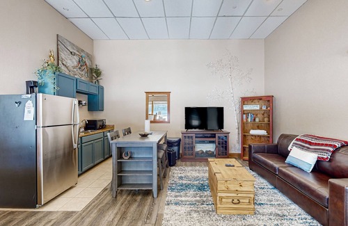 Keystone Apartamento | Cozy Studio with Lake and Mountain Views, Ski Access, Bike Trails, and Hot Tub