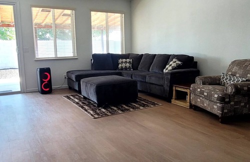 Roosevelt Apartamento | Cozy studio with WiFi and AC in welcoming Fresno