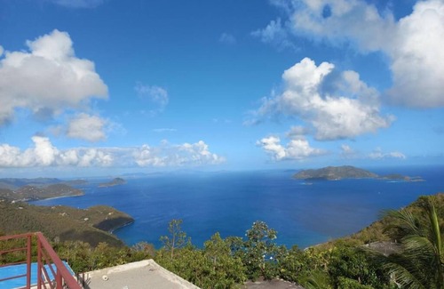 Road Town Apartamento | Cozy Studio4 in serene Tortola with AC, WiFi. Enjoyable getaway with Sunset View