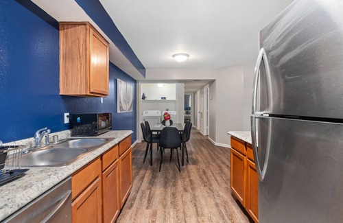 Cypress Apartamento | Cozy&Stylish 3BR/2BA Retreat-Pet-Friendly, Parking, In-Unit Washer/Dryer