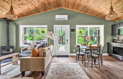 Smiths Corner Cabina | Cozy, stylish, and surrounded by nature; Sojourn Hideaway is the perfect getaway