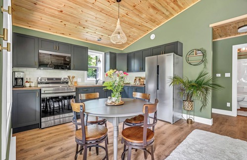 Smiths Corner Cabina | Cozy, stylish, and surrounded by nature; Sojourn Hideaway is the perfect getaway